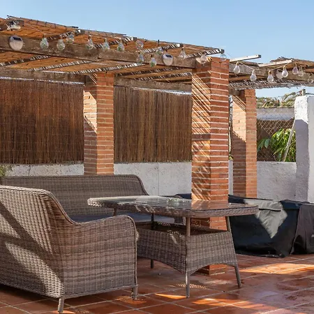 Casa Bendita - By Aldertons Villa