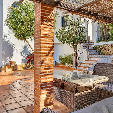 Casa Bendita - By Aldertons Teulada